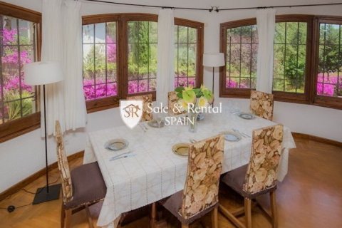 4 bedrooms house for sale in Lloret de Mar, Girona, Catalonia, Spain № 6733 - photo 11