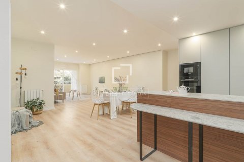 3 bedrooms apartment for sale in Barcelona, Catalonia, Spain № 8726 - photo 11