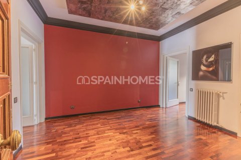 Купить квартиру в Барселона, Испания с 6 комнат, 223м², № 7651 - фото 25