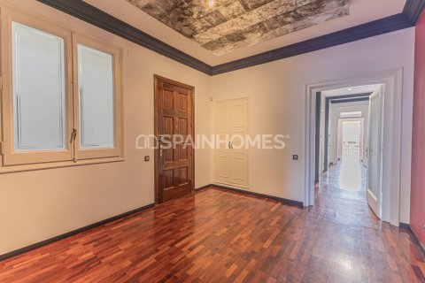 Купить квартиру в Барселона, Испания с 6 комнат, 223м², № 7651 - фото 7