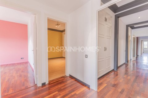 Купить квартиру в Барселона, Испания с 6 комнат, 223м², № 7651 - фото 8