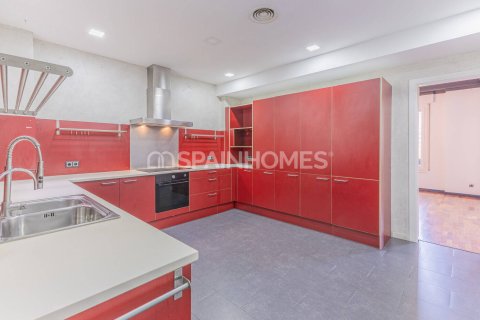 Купить квартиру в Барселона, Испания с 6 комнат, 223м², № 7651 - фото 11