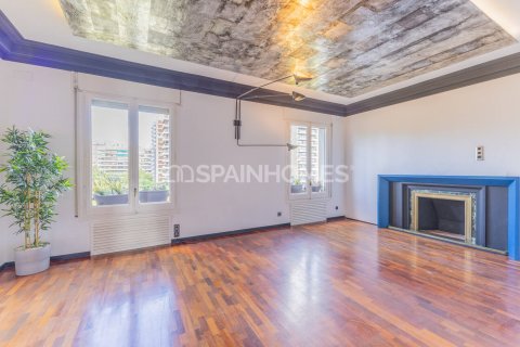 Купить квартиру в Барселона, Испания с 6 комнат, 223м², № 7651 - фото 3