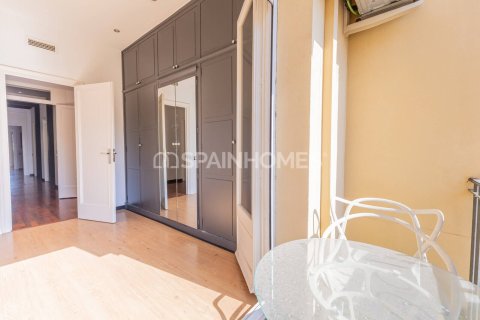 Купить квартиру в Барселона, Испания с 6 комнат, 223м², № 7651 - фото 17