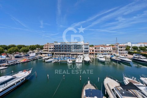 438 m² commercial property à vendre à Empuriabrava, Girona, Catalonia, Spain № 5870 - photo 3