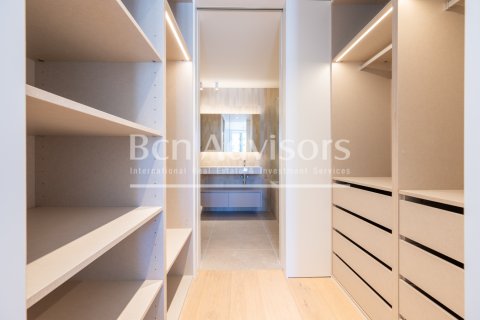 2 bedrooms apartment for sale in Barcelona, Catalonia, Spain № 2865 - photo 16