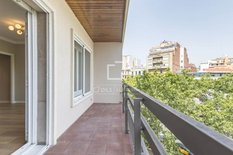 Apartamento de 4 dormitorios en venta en Barcelona, Cataluña, Spain № 8565 - foto 18