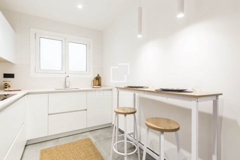 Apartamento de 4 dormitorios en venta en Barcelona, Cataluña, Spain № 8565 - foto 22