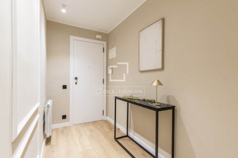 Apartamento de 4 dormitorios en venta en Barcelona, Cataluña, Spain № 8565 - foto 5