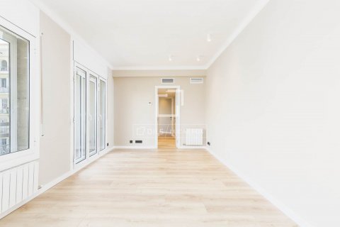 Apartamento de 4 dormitorios en venta en Barcelona, Cataluña, Spain № 8565 - foto 15