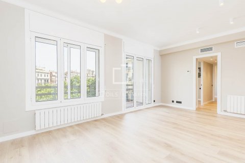 Apartamento de 4 dormitorios en venta en Barcelona, Cataluña, Spain № 8565 - foto 14