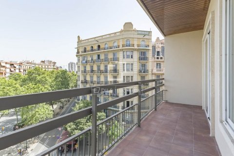 Apartamento de 4 dormitorios en venta en Barcelona, Cataluña, Spain № 8565 - foto 19