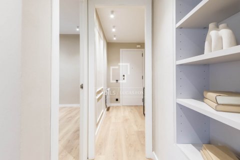 Apartamento de 4 dormitorios en venta en Barcelona, Cataluña, Spain № 8565 - foto 7