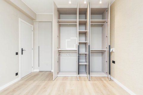 Apartamento de 4 dormitorios en venta en Barcelona, Cataluña, Spain № 8565 - foto 12