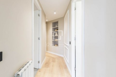 Apartamento de 4 dormitorios en venta en Barcelona, Cataluña, Spain № 8565 - foto 6