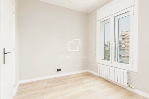 Apartamento de 4 dormitorios en venta en Barcelona, Cataluña, Spain № 8565 - foto 24