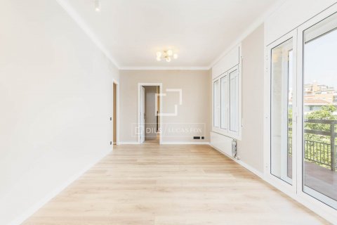 Apartamento de 4 dormitorios en venta en Barcelona, Cataluña, Spain № 8565 - foto 16