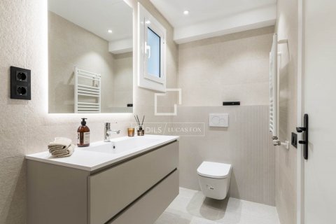 Apartamento de 4 dormitorios en venta en Barcelona, Cataluña, Spain № 8565 - foto 4