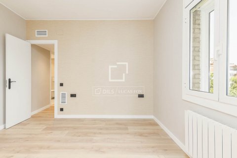 Apartamento de 4 dormitorios en venta en Barcelona, Cataluña, Spain № 8565 - foto 28