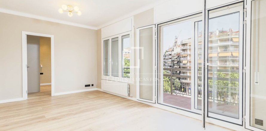 Apartamento de 4 dormitorios en venta en Barcelona, Cataluña, Spain № 8565