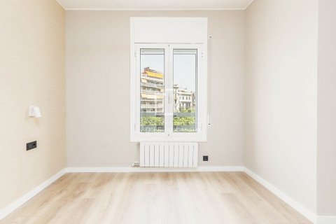 Apartamento de 4 dormitorios en venta en Barcelona, Cataluña, Spain № 8565 - foto 10