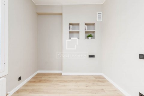 Apartamento de 4 dormitorios en venta en Barcelona, Cataluña, Spain № 8565 - foto 25