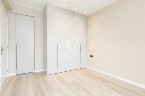 Apartamento de 4 dormitorios en venta en Barcelona, Cataluña, Spain № 8565 - foto 11