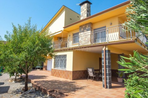 Купить дом в Кальдес-де-Монтбуи, Испания с 5 спален, 251м², № 7012 - фото 2