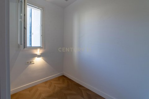 2 bedrooms apartment for sale in Barcelona, Catalonia, Spain № 9002 - photo 12