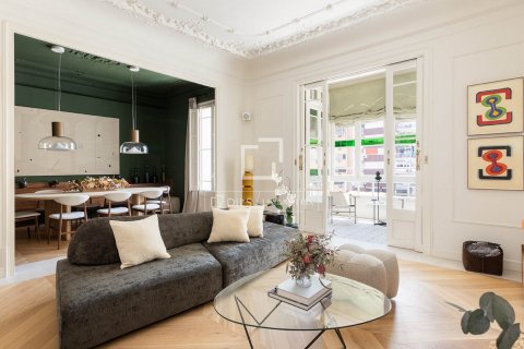 4 bedrooms apartment for sale in Barcelona, Catalonia, Spain № 8859