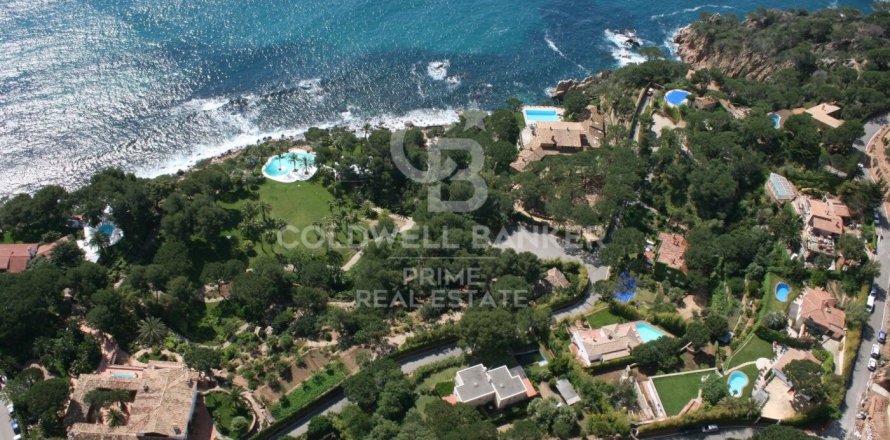 2522 sq.m. land plot for sale in Sant Feliu de Guixols, Girona, Catalonia, Spain № 6063