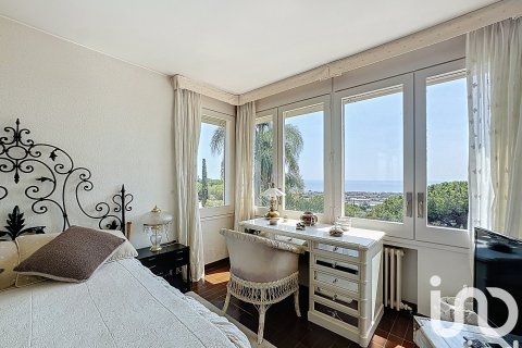 Купить дом в Кабрильс, Испания с 4 спальни, 350м², № 7555 - фото 25
