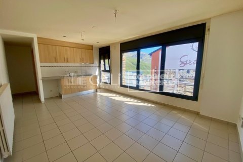 1 bedroom apartment for rent in Principado De Andorra (Ninguna Poblacion Tiene C.P.), Lleida, Catalonia, Spain № 7697 - photo 17