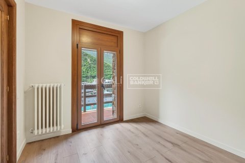 Сasa de 3 dormitorios en alquiler en Principado De Andorra (Ninguna Poblacion Tiene C.P.), Lérida, Cataluña, Spain № 7694 - foto 13