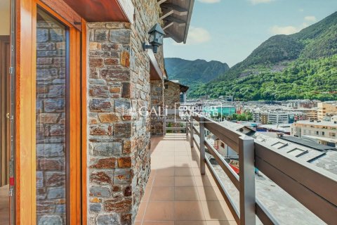 Сasa de 3 dormitorios en alquiler en Principado De Andorra (Ninguna Poblacion Tiene C.P.), Lérida, Cataluña, Spain № 7694 - foto 3