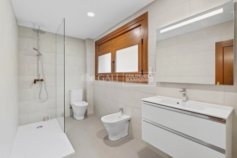Сasa de 3 dormitorios en alquiler en Principado De Andorra (Ninguna Poblacion Tiene C.P.), Lérida, Cataluña, Spain № 7694 - foto 11
