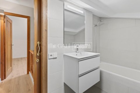 Сasa de 3 dormitorios en alquiler en Principado De Andorra (Ninguna Poblacion Tiene C.P.), Lérida, Cataluña, Spain № 7694 - foto 10
