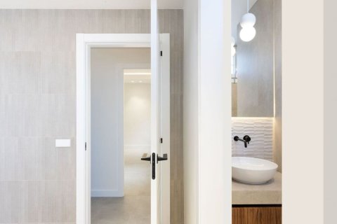 3 bedrooms apartment for sale in Barcelona, Catalonia, Spain № 8132 - photo 27