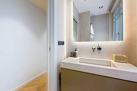 1 bedroom apartment for sale in Barcelona, Catalonia, Spain № 8136 - photo 9