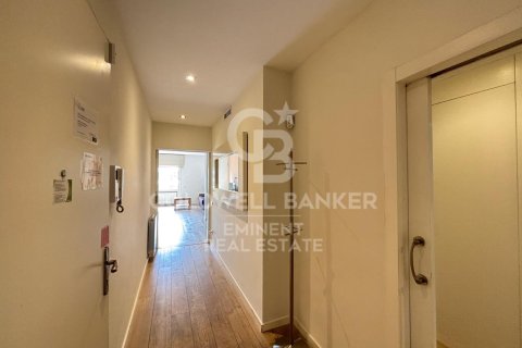 Apartamento de 3 dormitorios en venta en Barcelona, Cataluña, Spain № 7958 - foto 3