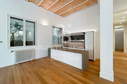 Apartamento de 3 dormitorios en venta en Barcelona, Cataluña, Spain № 5930 - foto 5