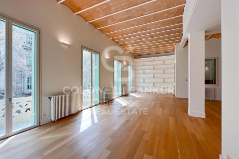 Apartamento de 3 dormitorios en venta en Barcelona, Cataluña, Spain № 5930 - foto 2