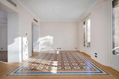 3 bedrooms apartment for sale in Barcelona, Catalonia, Spain № 6232 - photo 4