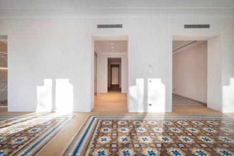3 bedrooms apartment for sale in Barcelona, Catalonia, Spain № 6232 - photo 5