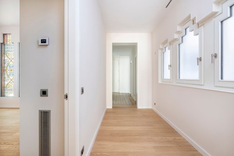 3 bedrooms apartment for sale in Barcelona, Catalonia, Spain № 6232 - photo 18