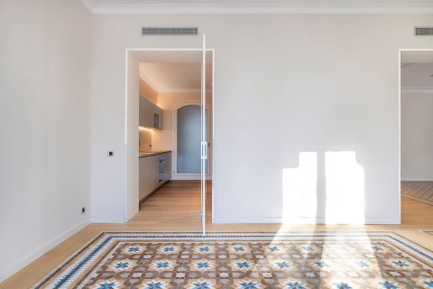 3 bedrooms apartment for sale in Barcelona, Catalonia, Spain № 6232 - photo 6