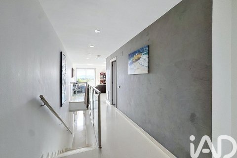 Apartamento de 4 dormitorios en venta en Sant Pere de Ribes, Barcelona, Cataluña, Spain № 7354 - foto 25