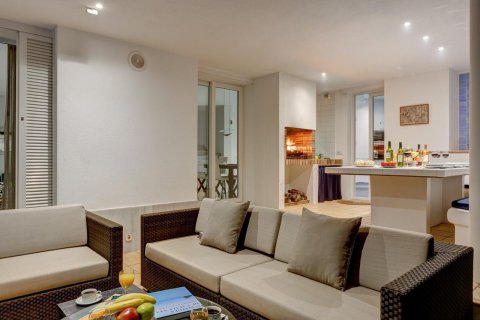 4 bedrooms house for sale in Lloret de Mar, Girona, Catalonia, Spain № 1359 - photo 6