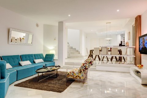 4 bedrooms house for sale in Lloret de Mar, Girona, Catalonia, Spain № 1359 - photo 11