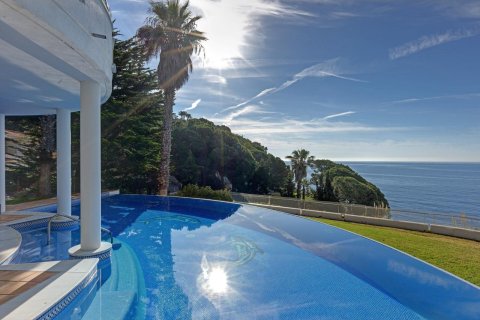 4 bedrooms house for sale in Lloret de Mar, Girona, Catalonia, Spain № 1359 - photo 22
